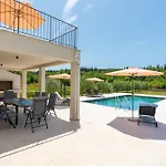 Villa & Blue Five Bedroom With Private Pool And Complete Privacy *