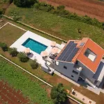 & Blue Five Bedroom With Private Pool And Complete Privacy *