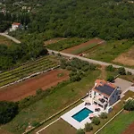 & Blue Five Bedroom With Private Pool And Complete Privacy * Čilipi