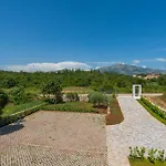 Villa & Blue Five Bedroom With Private Pool And Complete Privacy