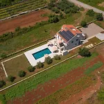 Villa & Blue Five Bedroom With Private Pool And Complete Privacy *