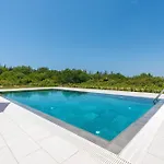 Villa & Blue Five Bedroom With Private Pool And Complete Privacy Čilipi
