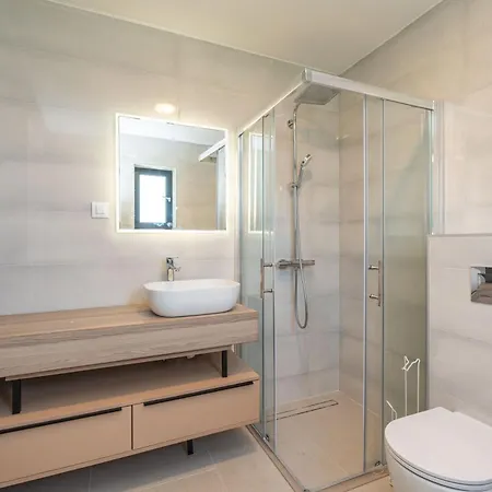 Villa & Blue Five Bedroom With Private Pool And Complete Privacy
