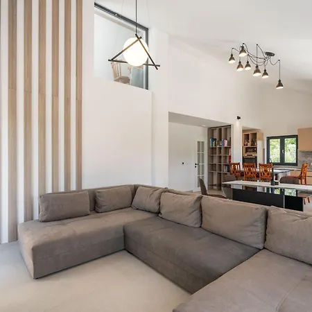 & Blue Five Bedroom With Private Pool And Complete Privacy