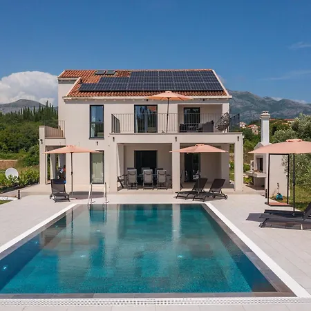 Villa & Blue Five Bedroom With Private Pool And Complete Privacy *