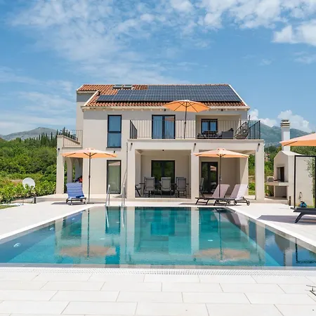 Villa & Blue Five Bedroom With Private Pool And Complete Privacy