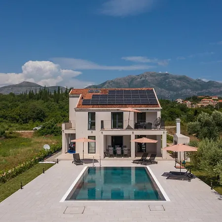Villa & Blue Five Bedroom With Private Pool And Complete Privacy