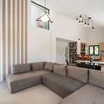 & Blue Five Bedroom With Private Pool And Complete Privacy