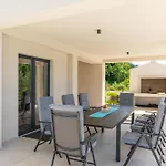 Βίλα & Blue Five Bedroom With Private Pool And Complete Privacy Čilipi