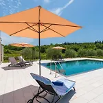 Βίλα & Blue Five Bedroom With Private Pool And Complete Privacy