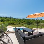 Βίλα & Blue Five Bedroom With Private Pool And Complete Privacy Čilipi