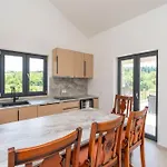 Βίλα & Blue Five Bedroom With Private Pool And Complete Privacy Čilipi