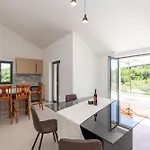 & Blue Five Bedroom With Private Pool And Complete Privacy Čilipi