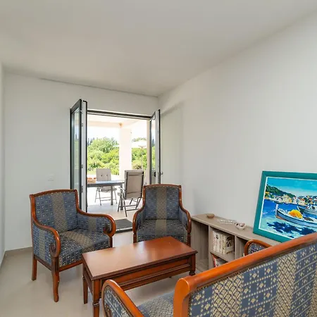 & Blue Five Bedroom With Private Pool And Complete Privacy *