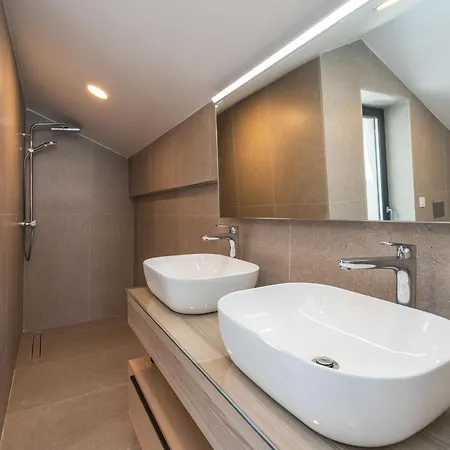 & Blue Five Bedroom With Private Pool And Complete Privacy Čilipi