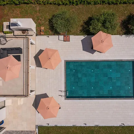 Villa & Blue Five Bedroom With Private Pool And Complete Privacy Čilipi