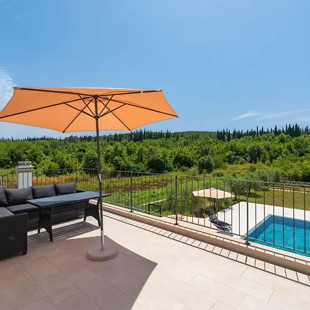 Villa & Blue Five Bedroom With Private Pool And Complete Privacy *