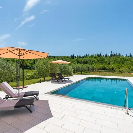 Villa & Blue Five Bedroom With Private Pool And Complete Privacy *