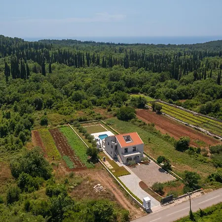 & Blue Five Bedroom With Private Pool And Complete Privacy * Čilipi
