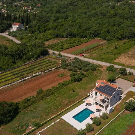 & Blue Five Bedroom With Private Pool And Complete Privacy Villa