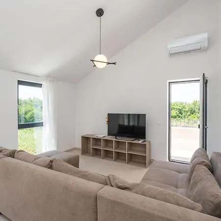 & Blue Five Bedroom With Private Pool And Complete Privacy Villa Čilipi