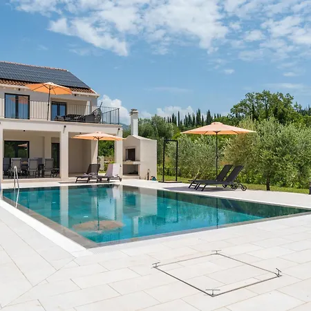 & Blue Five Bedroom With Private Pool And Complete Privacy Villa *