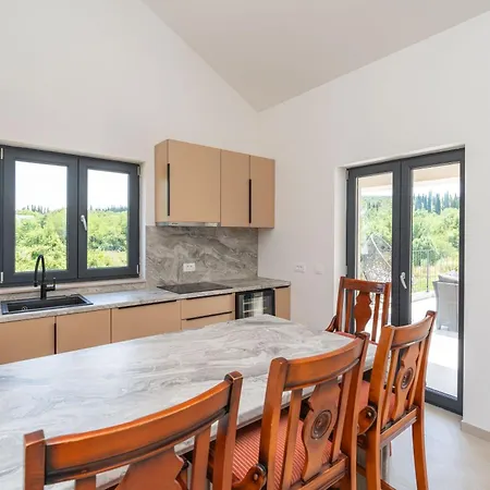 Villa & Blue Five Bedroom With Private Pool And Complete Privacy Čilipi