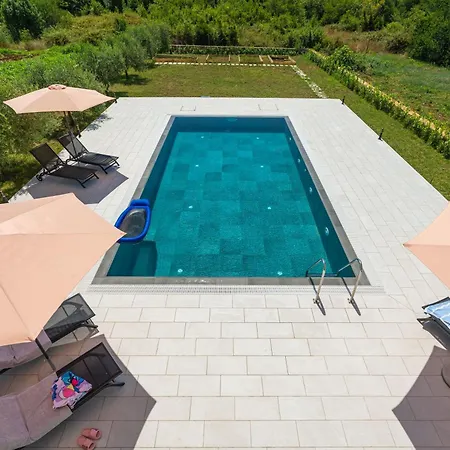 & Blue Five Bedroom With Private Pool And Complete Privacy Villa