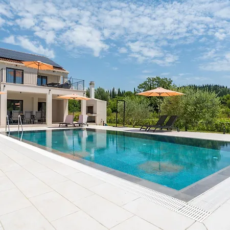 & Blue Five Bedroom With Private Pool And Complete Privacy *