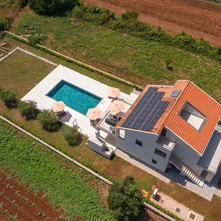 Villa & Blue Five Bedroom With Private Pool And Complete Privacy *