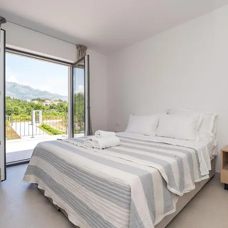 & Blue Five Bedroom With Private Pool And Complete Privacy * Čilipi