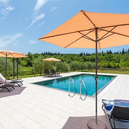 Villa & Blue Five Bedroom With Private Pool And Complete Privacy *