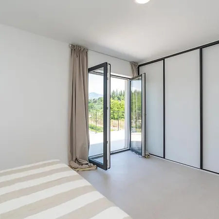 & Blue Five Bedroom With Private Pool And Complete Privacy Villa Čilipi