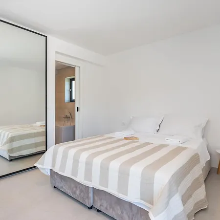 & Blue Five Bedroom With Private Pool And Complete Privacy Villa Čilipi