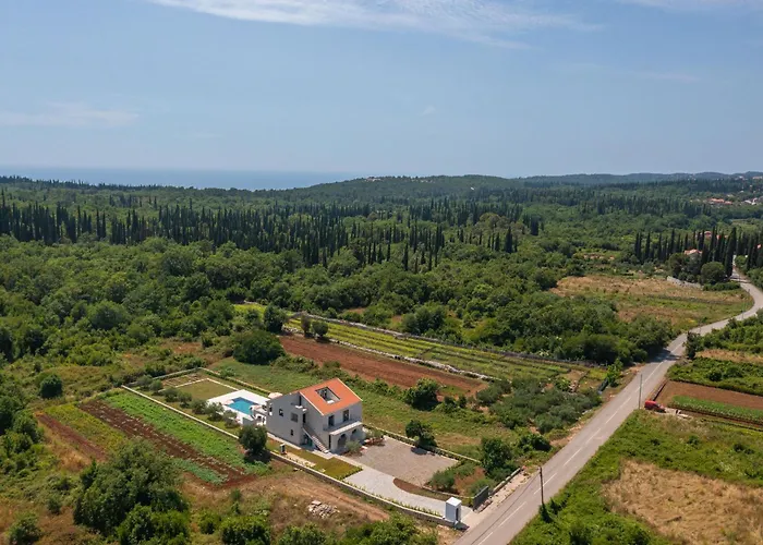 & Blue Five Bedroom With Private Pool And Complete Privacy Cilipi