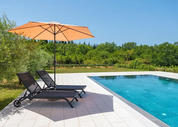 & Blue Five Bedroom With Private Pool And Complete Privacy Vila