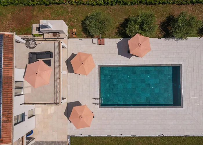 Vila & Blue Five Bedroom With Private Pool And Complete Privacy Cilipi