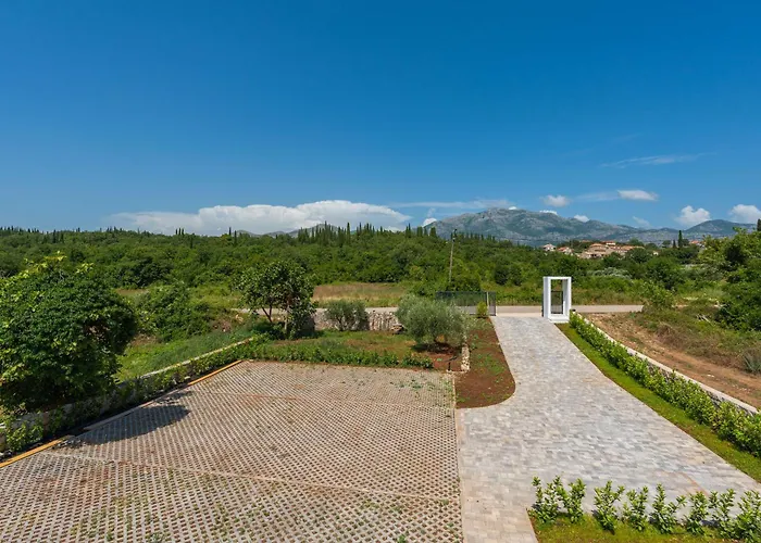 & Blue Five Bedroom With Private Pool And Complete Privacy Cilipi