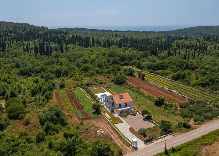 & Blue Five Bedroom With Private Pool And Complete Privacy * Cilipi