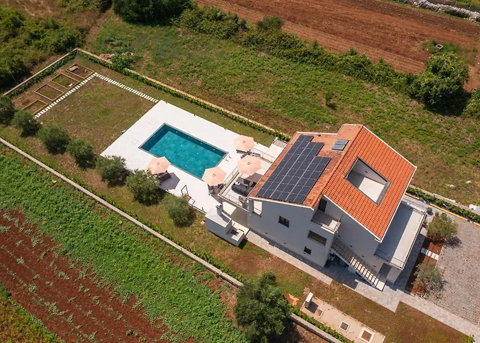 & Blue Five Bedroom With Private Pool And Complete Privacy *