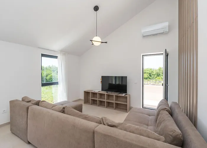 & Blue Five Bedroom With Private Pool And Complete Privacy Vila Cilipi