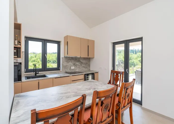 Vila & Blue Five Bedroom With Private Pool And Complete Privacy Cilipi