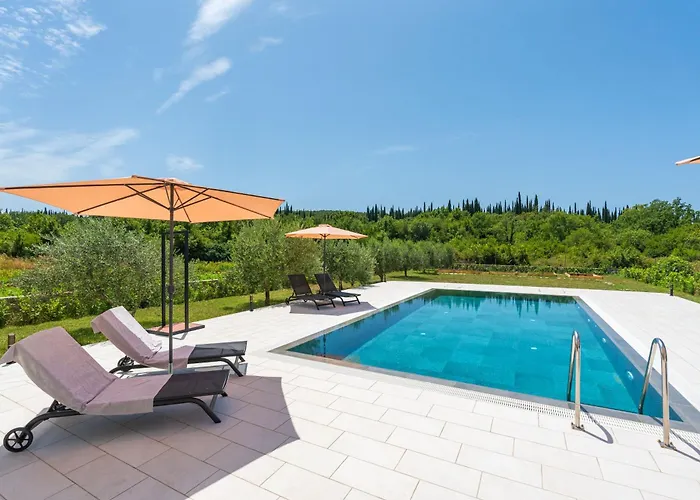 & Blue Five Bedroom With Private Pool And Complete Privacy