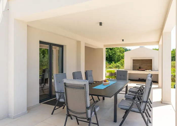 & Blue Five Bedroom With Private Pool And Complete Privacy