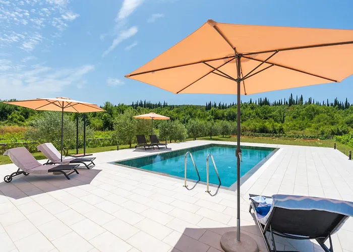 Vila & Blue Five Bedroom With Private Pool And Complete Privacy *