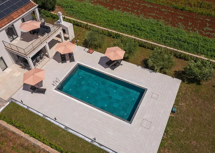 & Blue Five Bedroom With Private Pool And Complete Privacy