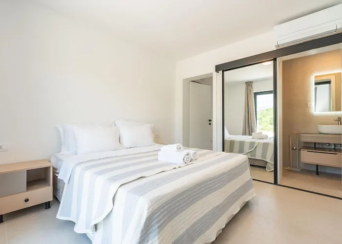 & Blue Five Bedroom With Private Pool And Complete Privacy Vila Cilipi