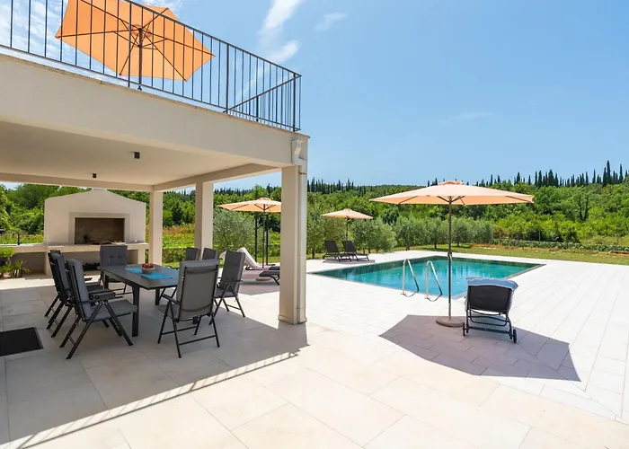 Vila & Blue Five Bedroom With Private Pool And Complete Privacy *