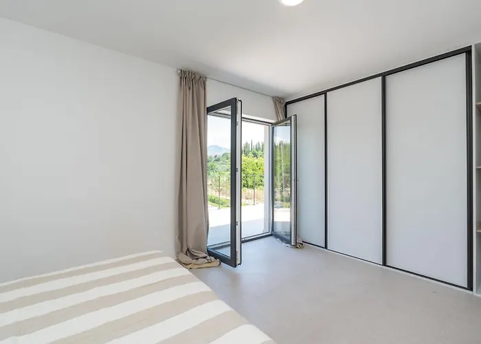 & Blue Five Bedroom With Private Pool And Complete Privacy Vila Cilipi